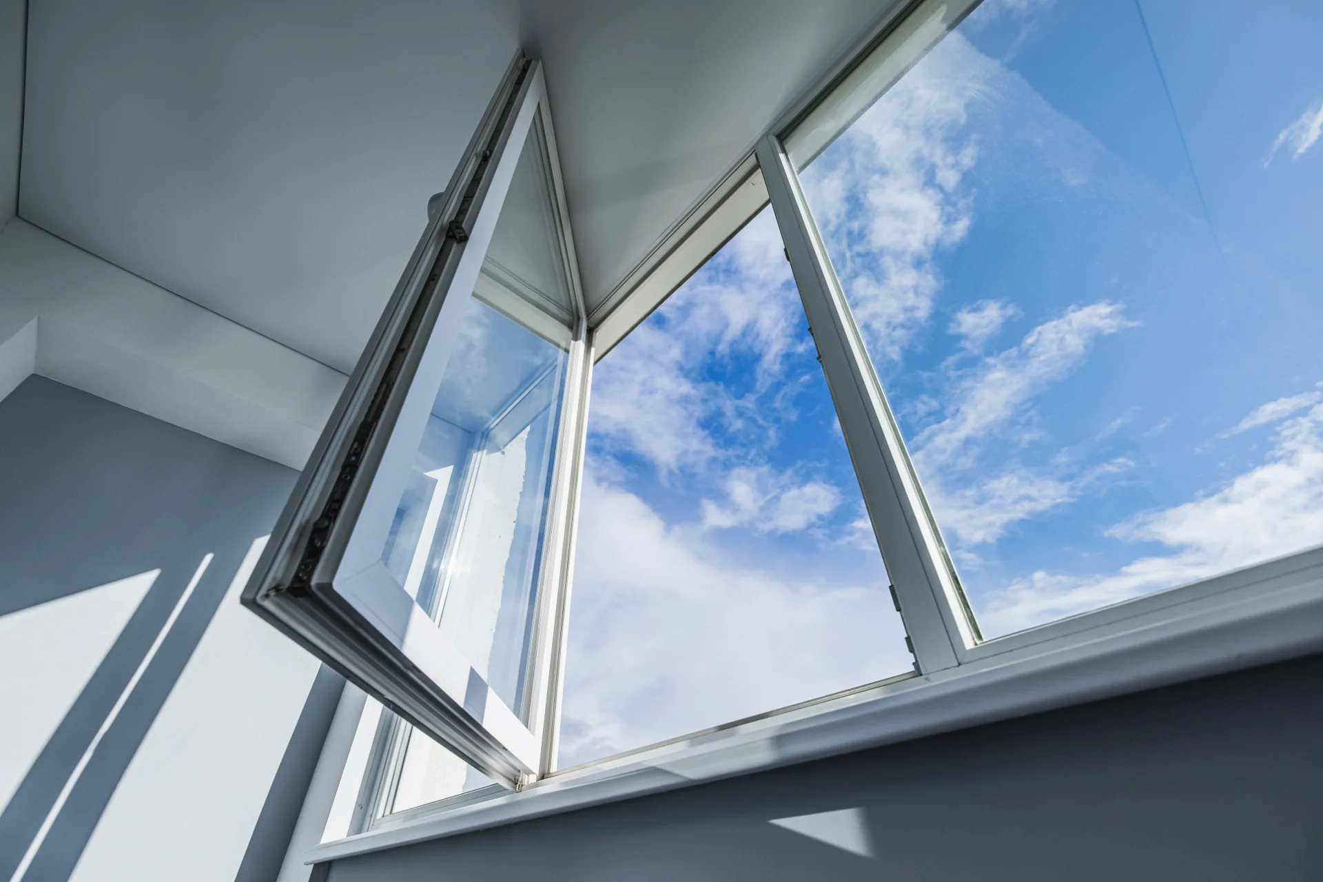 VLX 80 Casement Window in Orlando, FL | Hale Windows Orlando - detail 1
